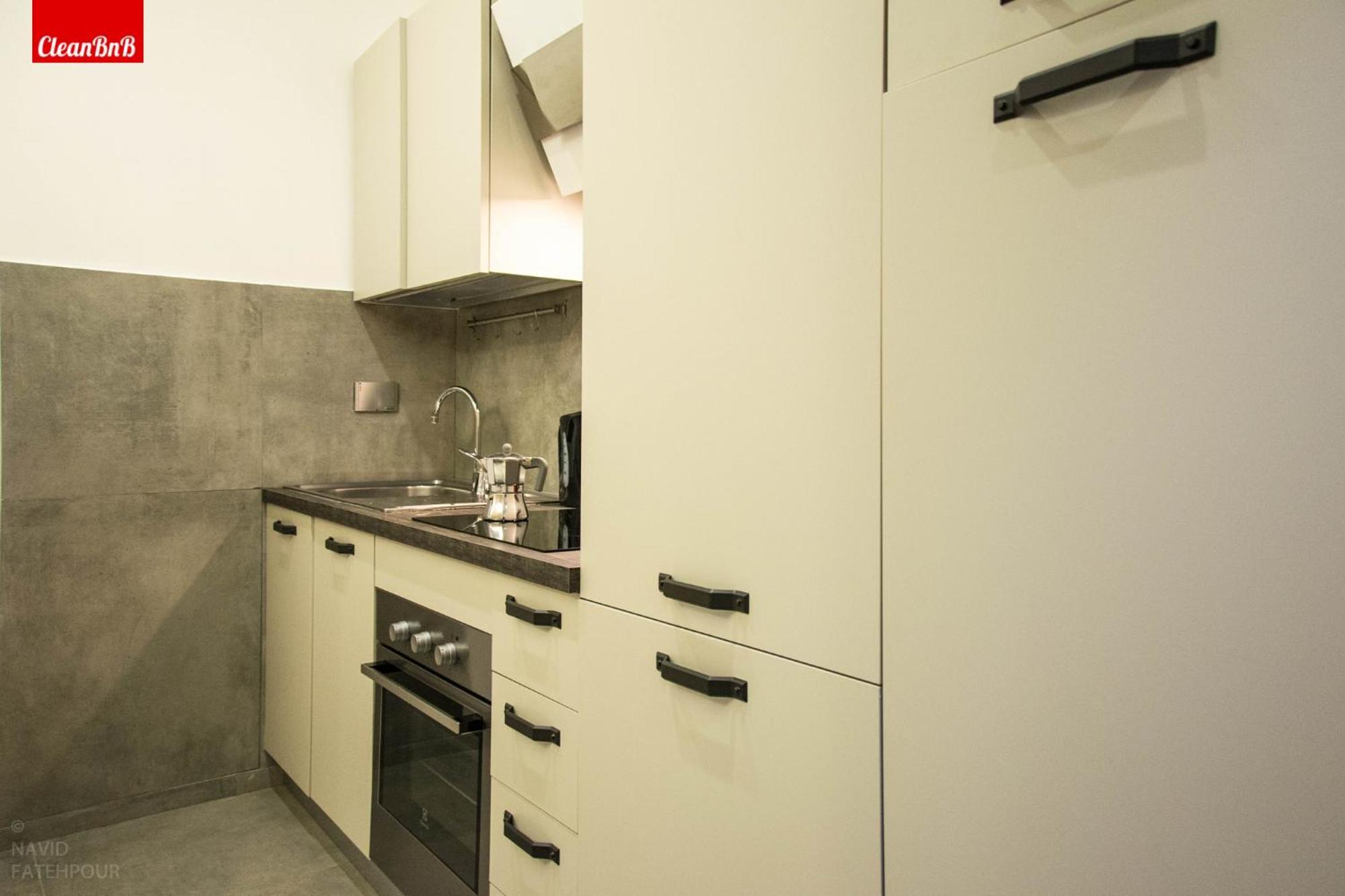 Largo Leopardi Modern * Rom