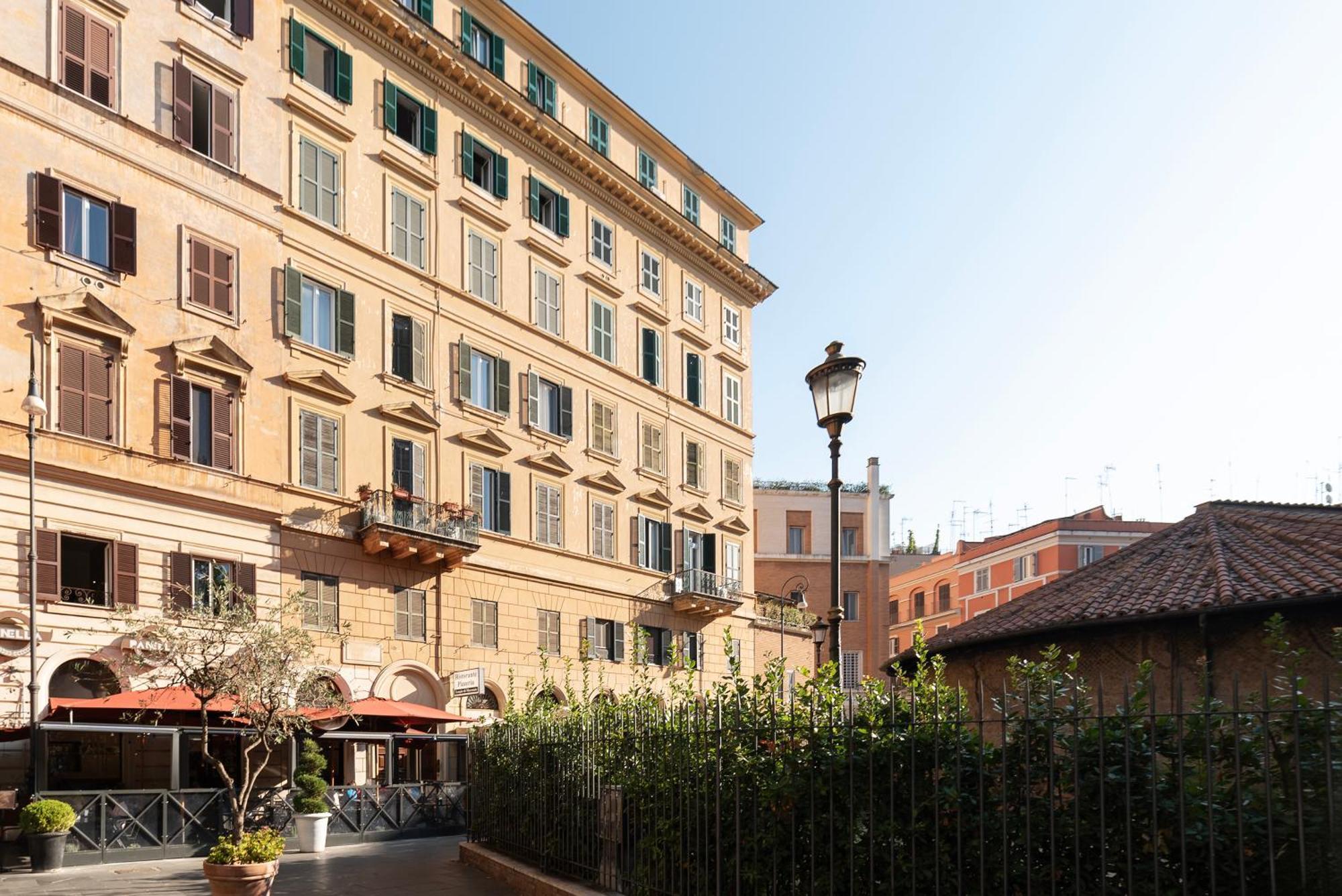 Largo Leopardi Modern Rom